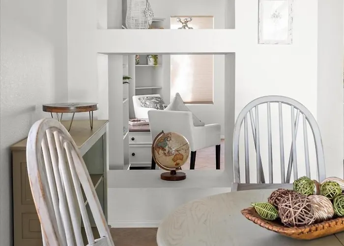 Fully Furnished Workspace 30 Day Holiday home *