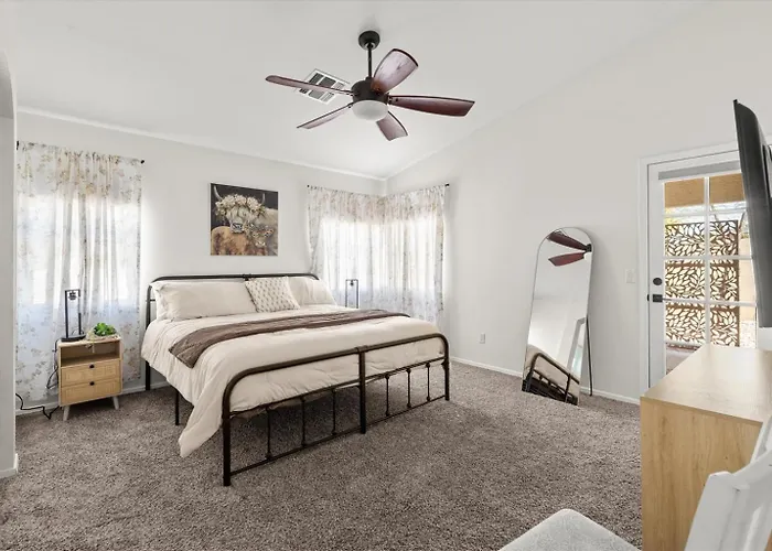 Fully Furnished Workspace 30 Day Holiday home Phoenix